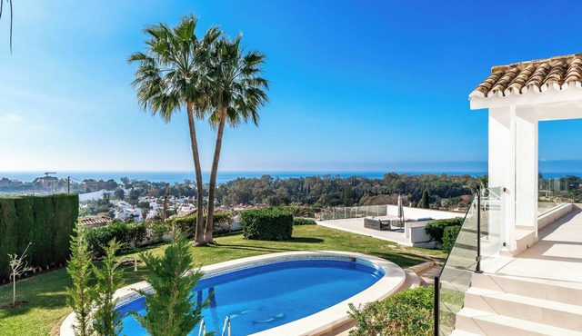 Villa with panoramic sea views in Elviria Marbella.