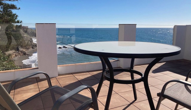 Villa with private access to the beach, great intimacy