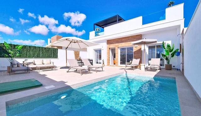 Villa with private pool and roof terrace