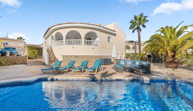 Villa with Private Pool, Garden, Air Conditioning & Wi-Fi