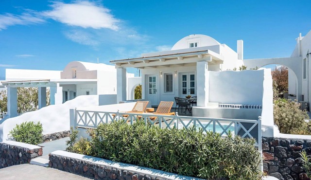 Wonderful Oia Sunset & Sea view Villa | Private Heated Spa Jacuzzi