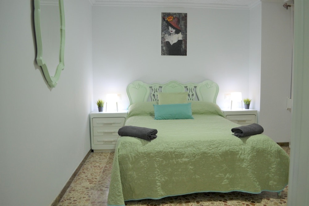 Alicante Hotel | Fantastic 1 Bedroom Apartment with Gallery Cb6ev