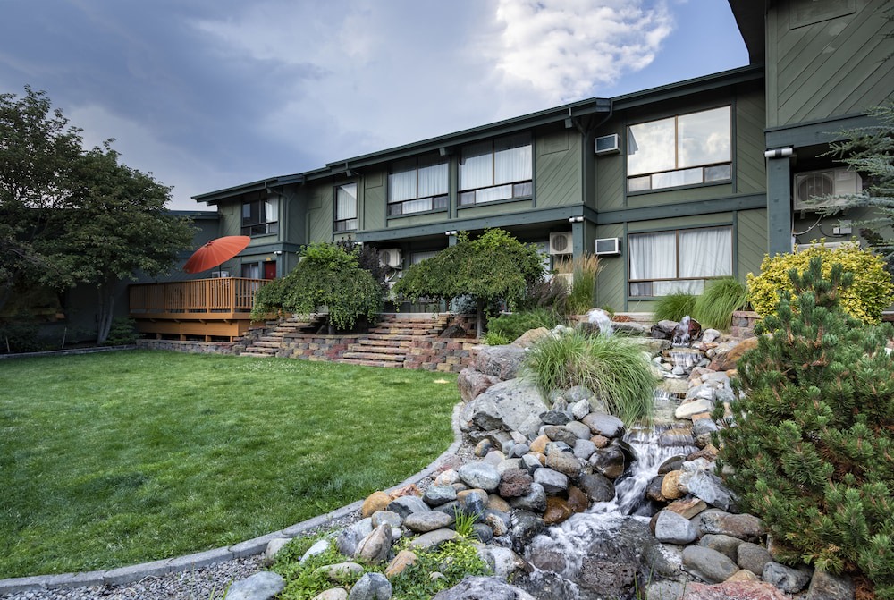 Mount Shasta Hotel | Best Western Plus Tree House