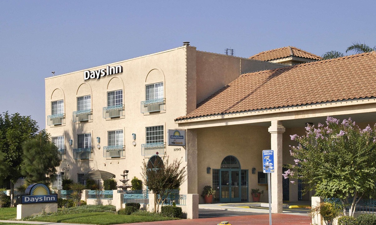 La Sierra Hotel | Days Inn by Wyndham Riverside Tyler Mall