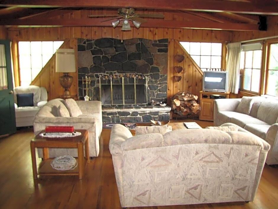 Photo of Livingroom in Kernville