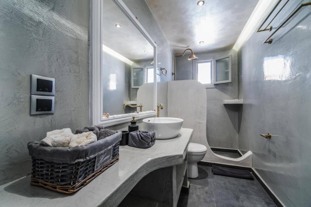 Photo of Bathroom in Emporio