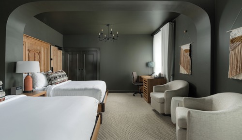 Standard 2 Queen Room