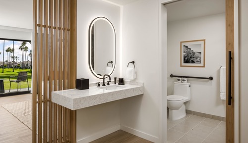 Club Room, 1 King Bed, Accessible (ADA Tub)