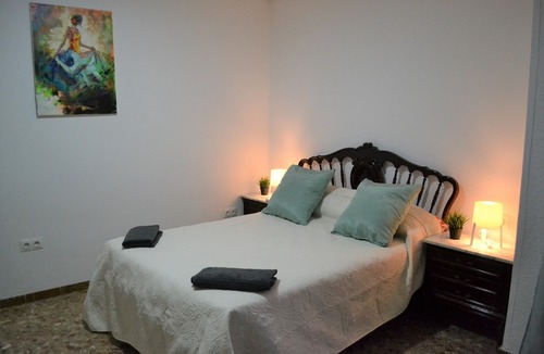 Alicante Hotel | Superb 1 Bedroom Apartment with Gallery Cb7ev