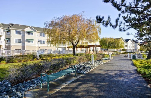 East Peralta Hotel | Homewood Suites by Hilton - Oakland Waterfront