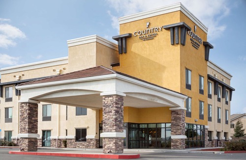 Dixon Hotel | Country Inn & Suites by Radisson, Dixon, CA - UC Davis Area