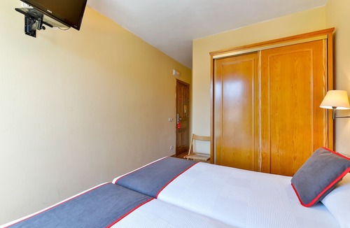 Valsain Hotel | OYO Casa Rural La Chata