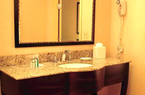Herndon Hotel | Hampton Inn & Suites Fresno - Northwest